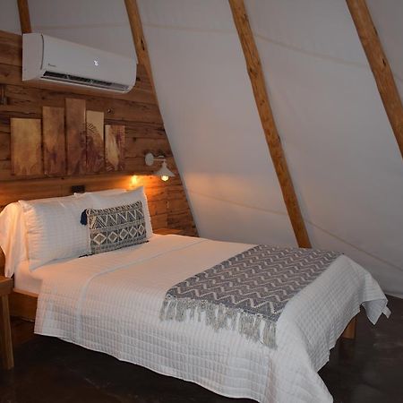 Shining Star Glamping Tipi Hotel Фармвил Екстериор снимка