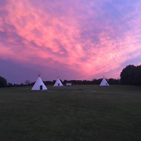 Shining Star Glamping Tipi Hotel Фармвил Екстериор снимка