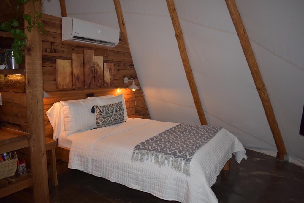 Shining Star Glamping Tipi Hotel Фармвил Екстериор снимка