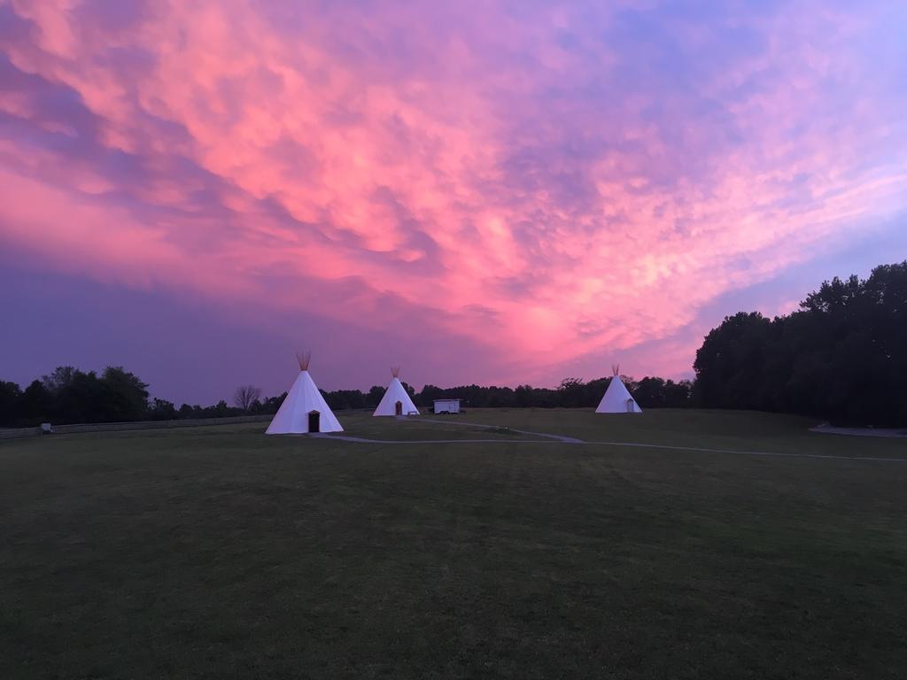 Shining Star Glamping Tipi Hotel Фармвил Екстериор снимка